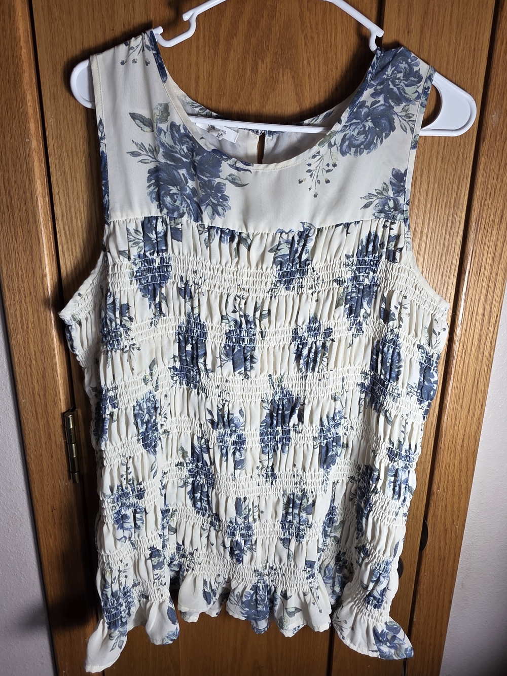 Maurices Cream Top with Blue Floral Print XXL Cottagecore Garden Preppy Trendy